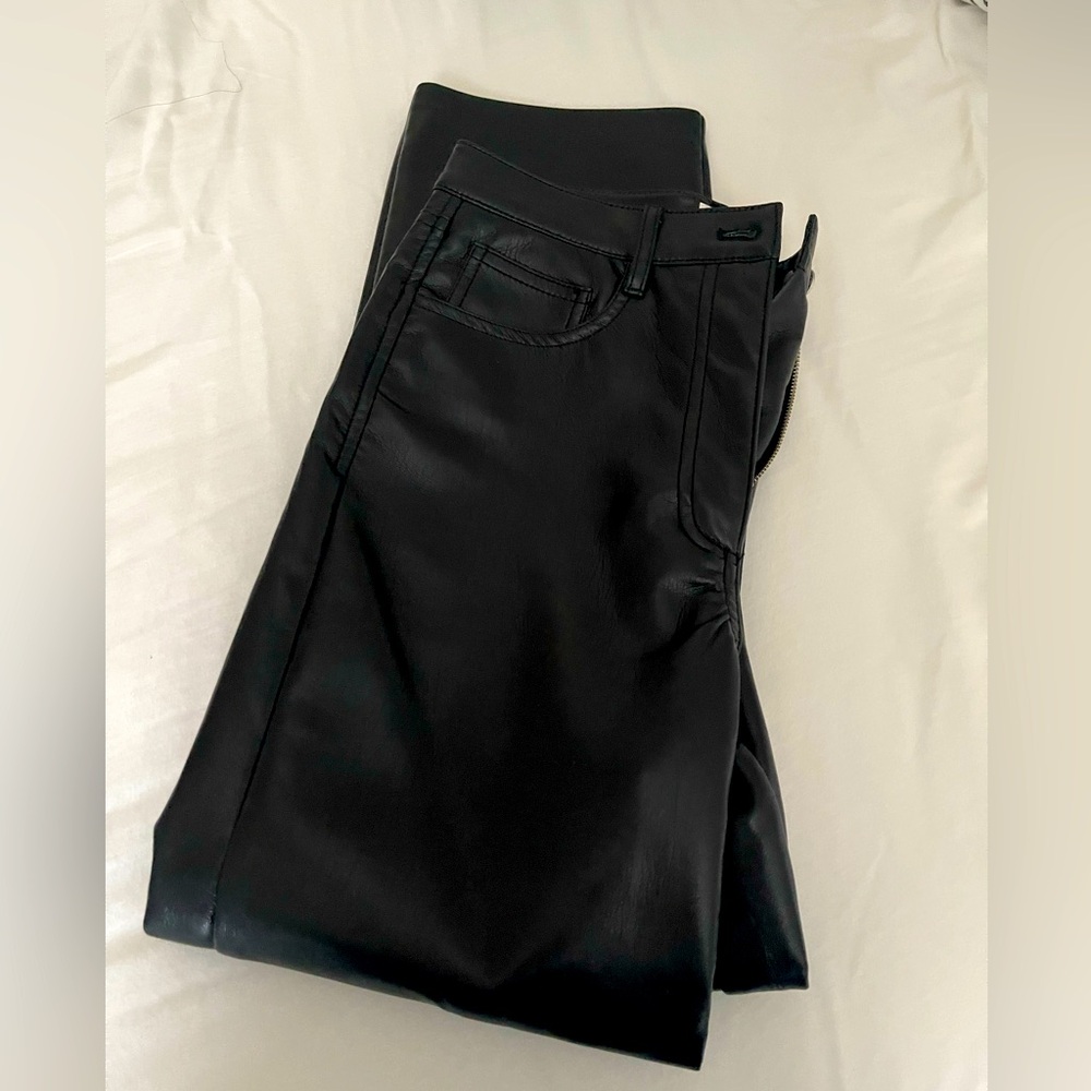 Aritzia Melina Size 4 Cropped Leather Pants. Tags cut but never worn!!